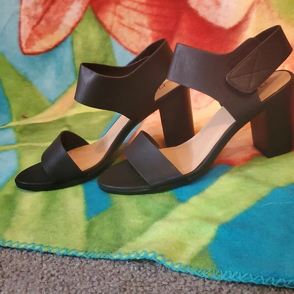 👠 Rue 21 Black 3 inch heels size 8 - Picture 2 of 6